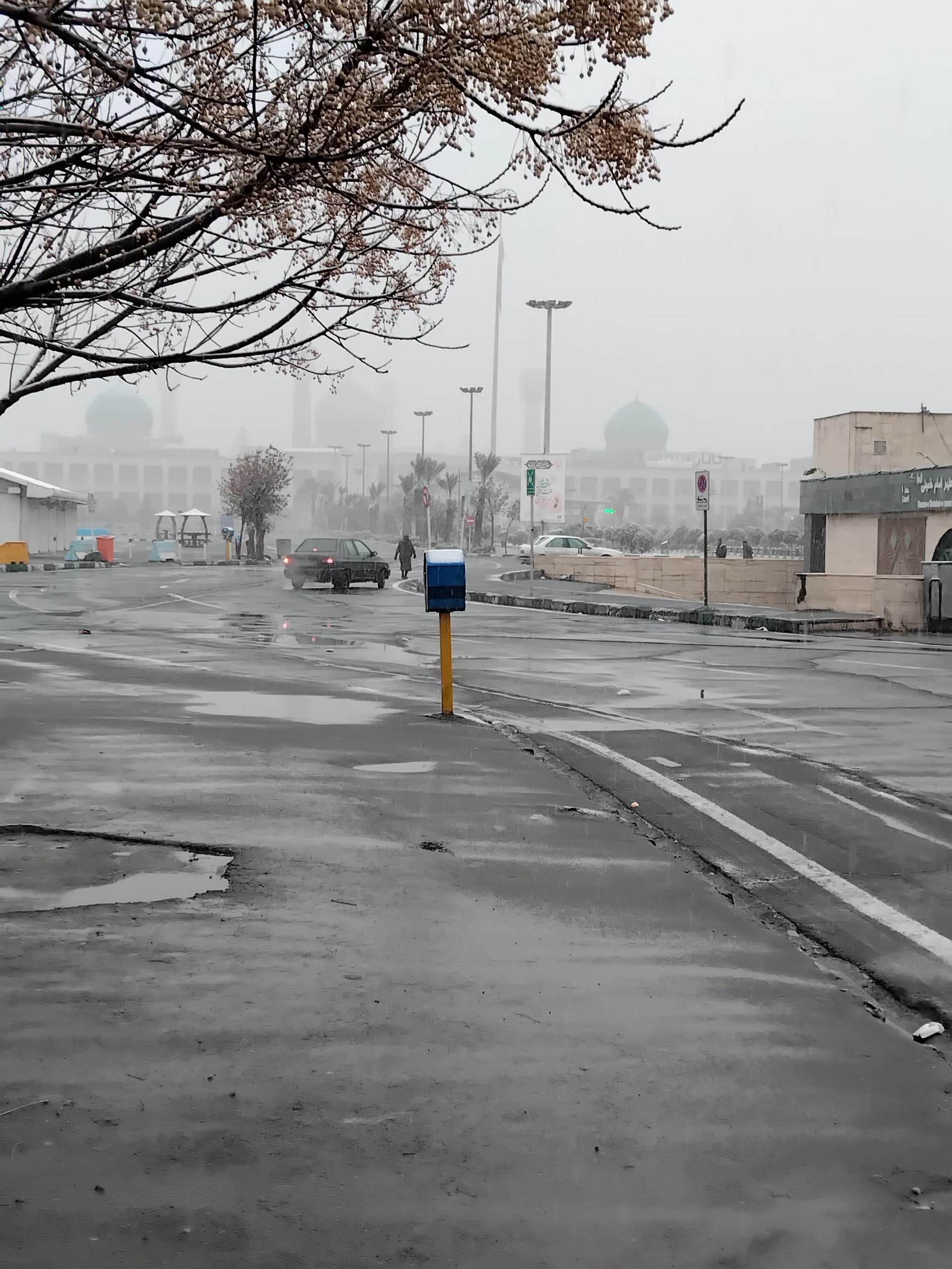 عکس پارکینگ حرم امام خمینی