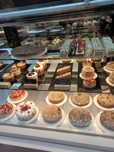 عکس نان و شیرینی چری