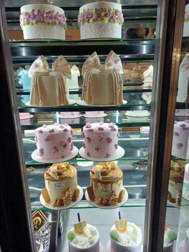 عکس نان و شیرینی چری