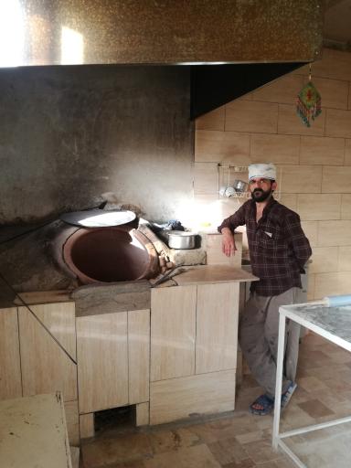 عکس نانوایی سنتی تنوری خان محمد