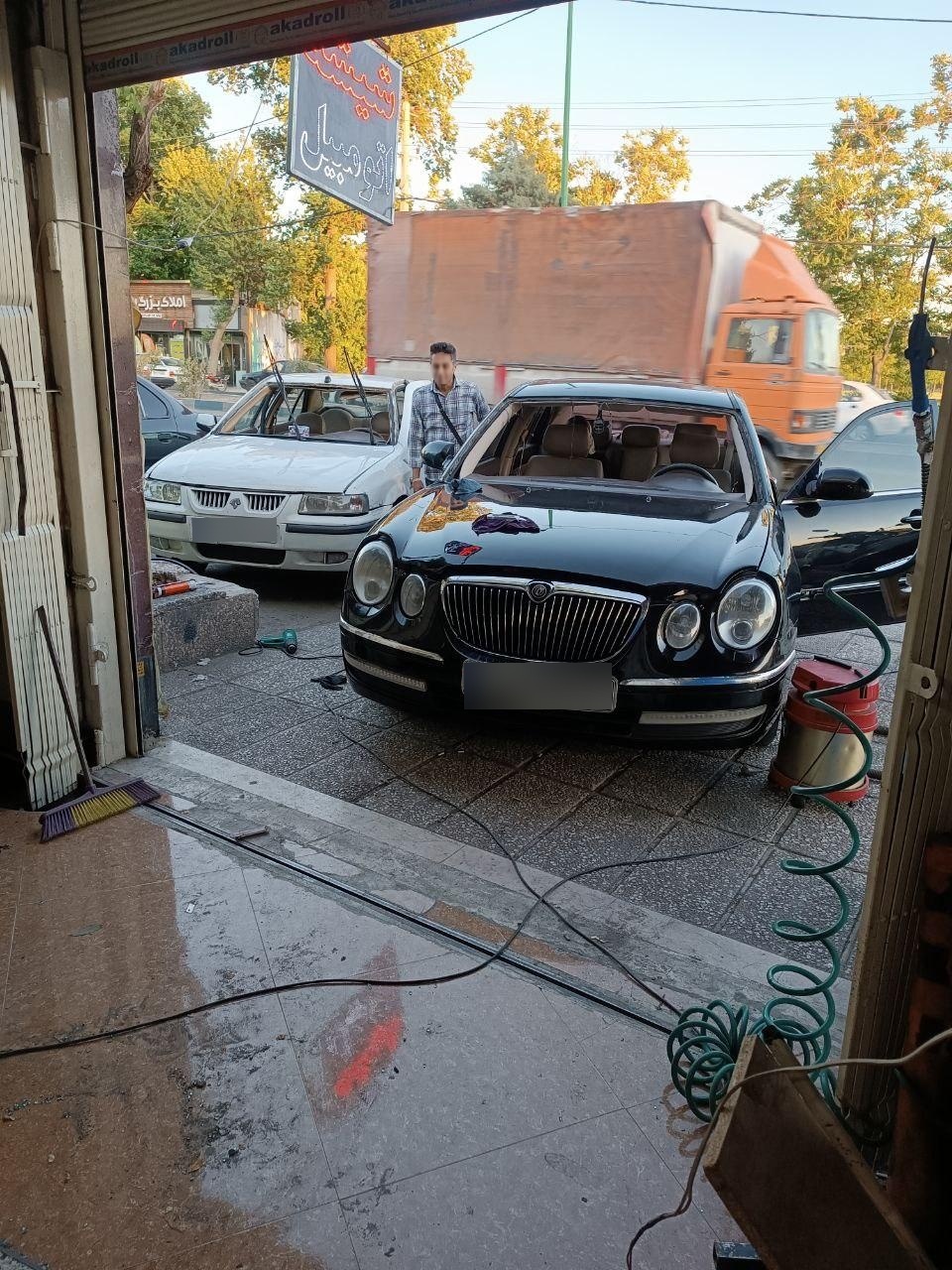 عکس شیشه اتومبیل محمدی