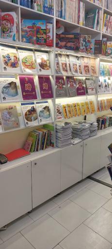 عکس کتاب فروشی دبیران برتر مداد مشکی