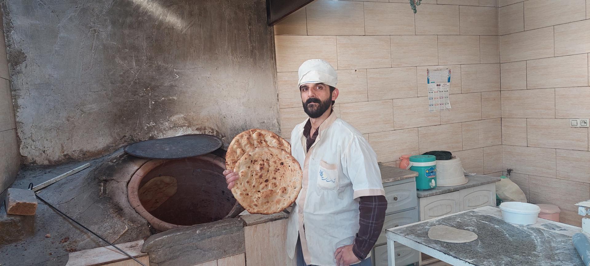 عکس نانوایی سنتی تنوری خان محمد