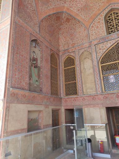 عکس عمارت عالی قاپو