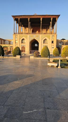 عکس عمارت عالی قاپو