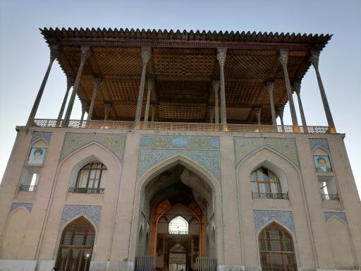 عکس عمارت عالی قاپو