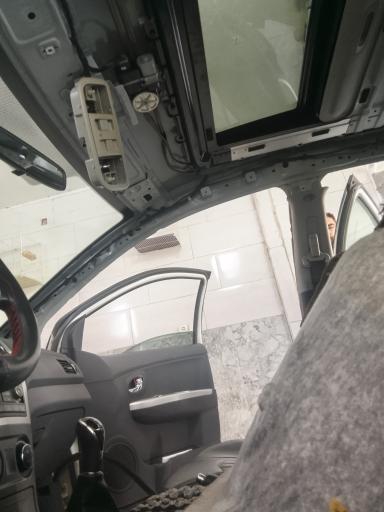 عکس خدمات تخصصی برق خودرو و سانروف برتر