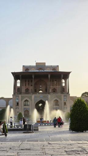 عکس عمارت عالی قاپو