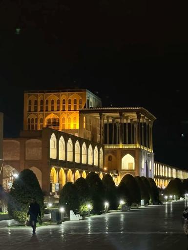 عکس عمارت عالی قاپو