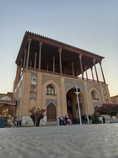 عکس عمارت عالی قاپو