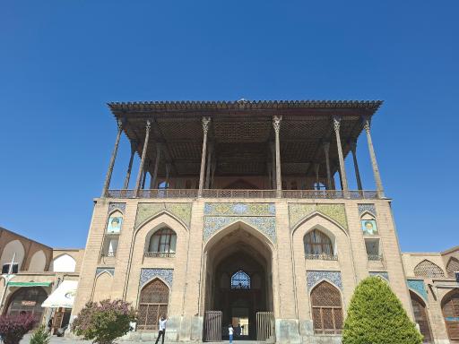 عکس عمارت عالی قاپو
