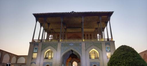 عکس عمارت عالی قاپو