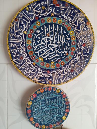 عکس کارگاه ظروف میناکاری و نقاشی های دیوارکوب