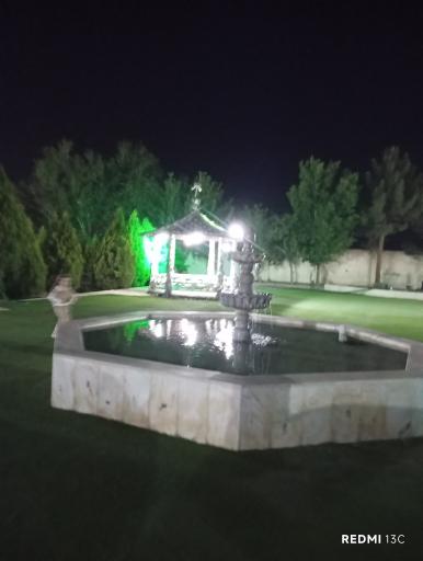 عکس باغ رستوران لاوین