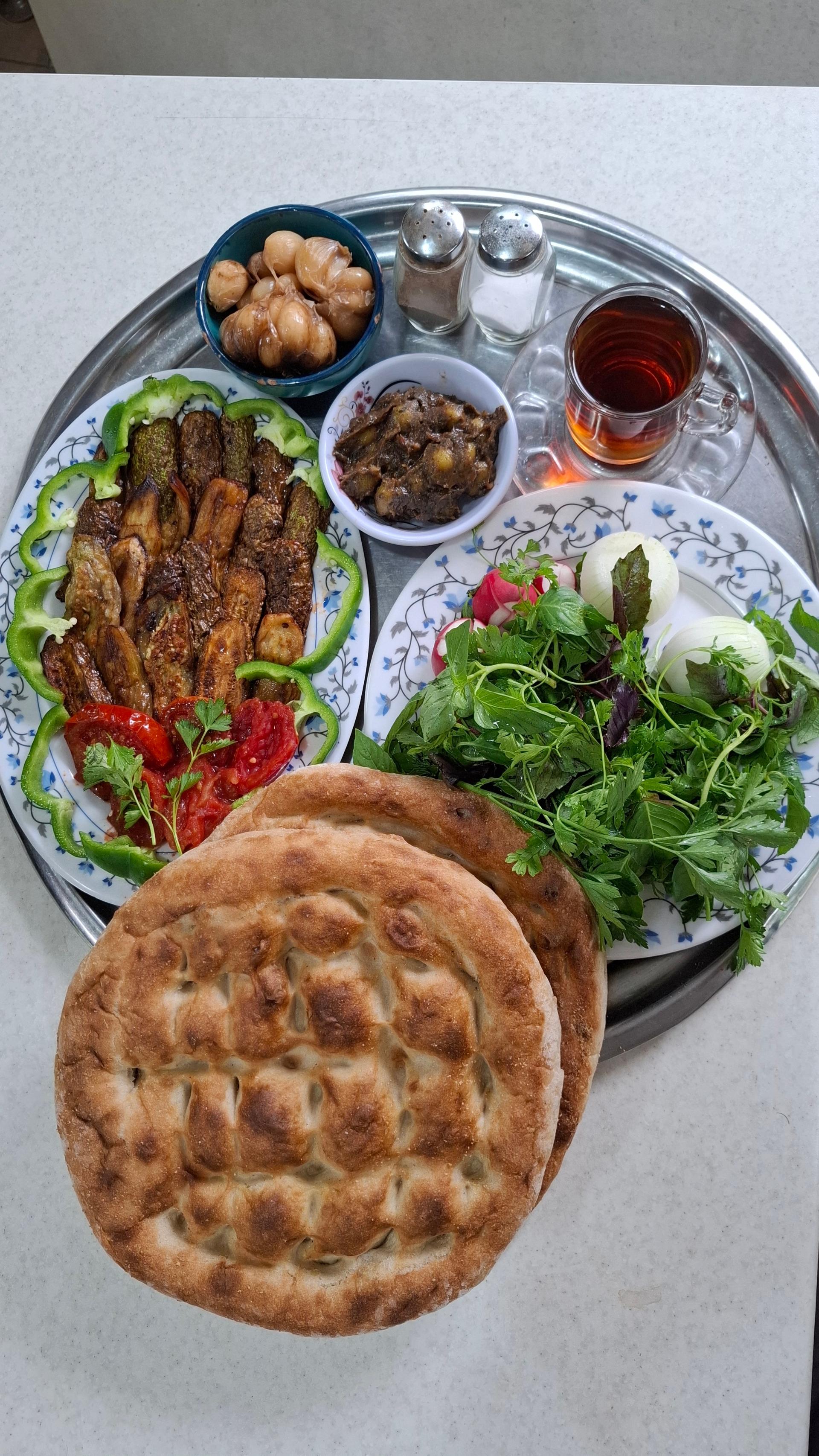عکس سفره خانه سنتی باغ بهشت سپه سرا
