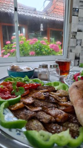 عکس سفره خانه سنتی باغ بهشت سپه سرا