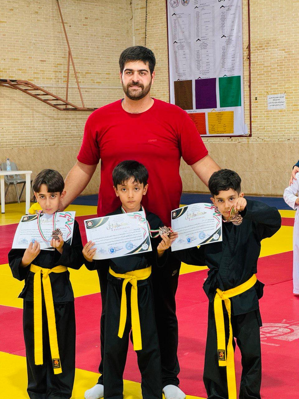 عکس باشگاه تخصصی رزمی تکنیک طلایی 