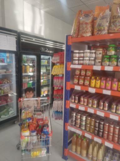 عکس فروشگاه موادغذایی برکت