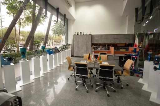 عکس نمایشگاه و دفتر فروش شرکت مولد گشتاور بین‌الملل