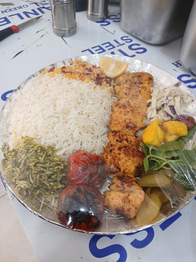 عکس رستوران و بیرون بر زاینده رود