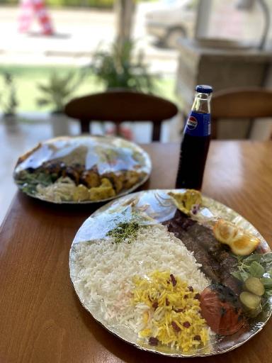 عکس رستوران و بیرون بر زاینده رود