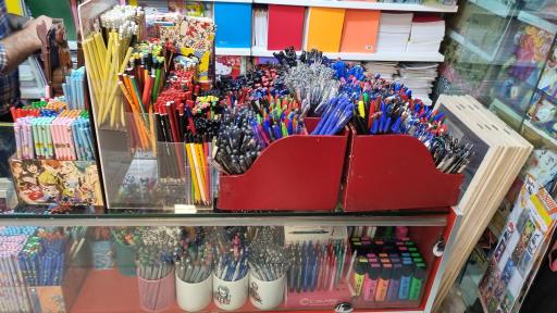 عکس فروشگاه رنگارنگ