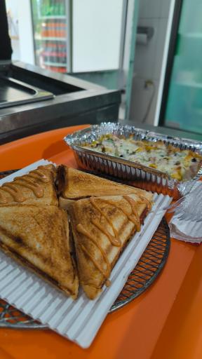 عکس کافه تریا خانه برگر _ burger house