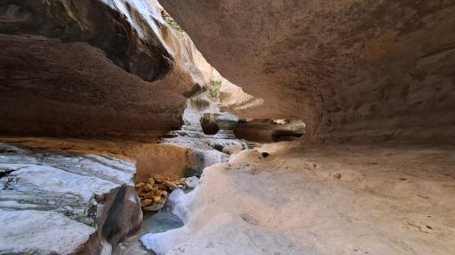 عکس تنگه شو تاریکو