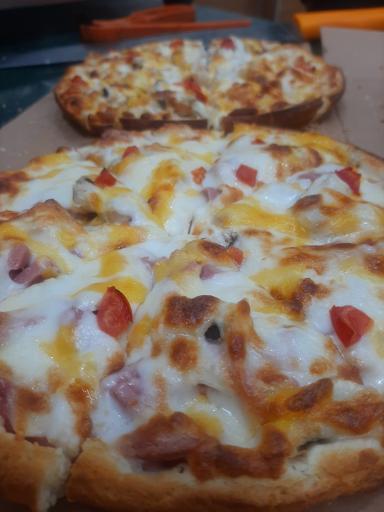 عکس اغذیه ساندویچ و پیتزا اطمینان 