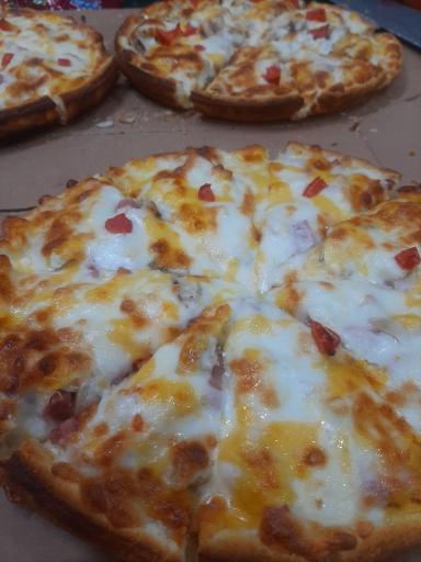 عکس اغذیه ساندویچ و پیتزا اطمینان 