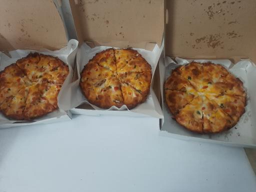 عکس اغذیه ساندویچ و پیتزا اطمینان 