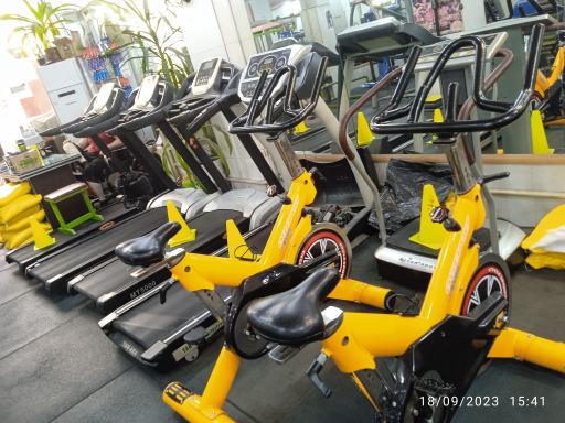 عکس باشگاه بدنسازی سورنا