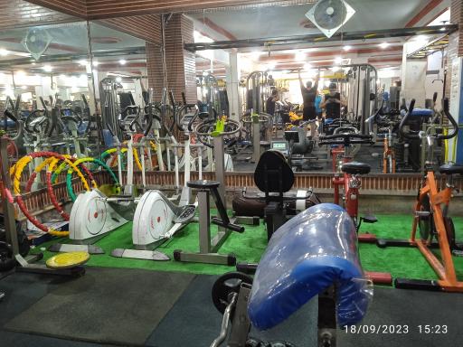 عکس باشگاه بدنسازی سورنا