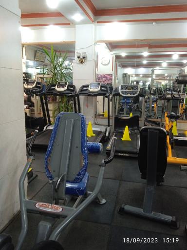 عکس باشگاه بدنسازی سورنا