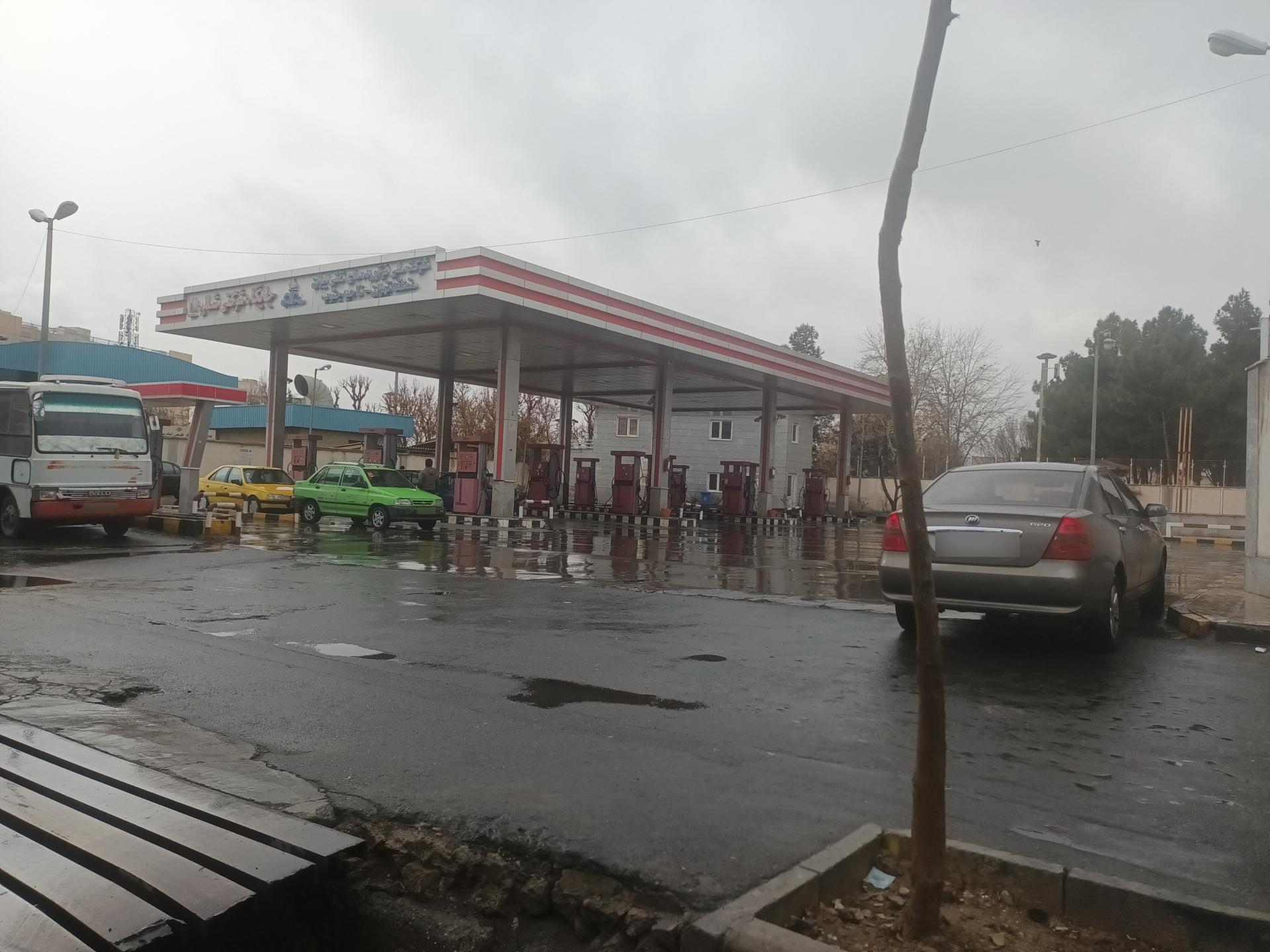 عکس پمپ بنزین شماره 11