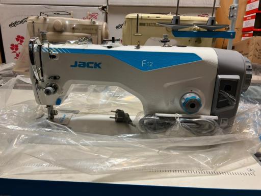 عکس فروشگاه و تعمیرگاه دنیای چرخ خیاطی