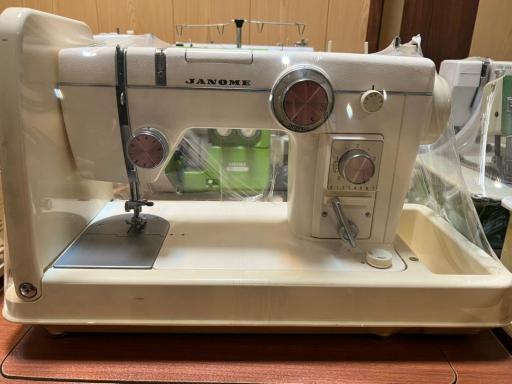 عکس فروشگاه و تعمیرگاه دنیای چرخ خیاطی