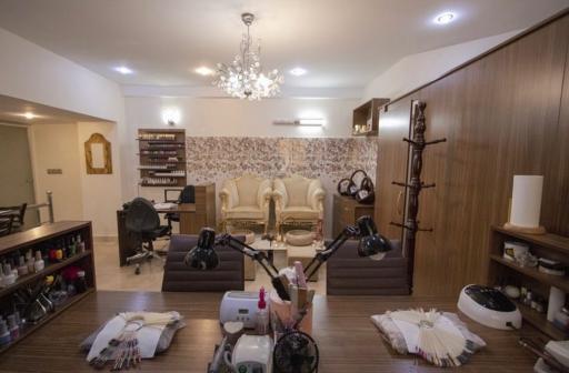 عکس سالن زیبایی شقایق