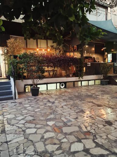 عکس کافه قرمز 