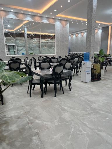 عکس رستوران جوان