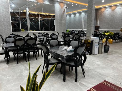 عکس رستوران جوان