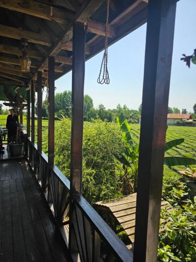 عکس کافه گیلیاد