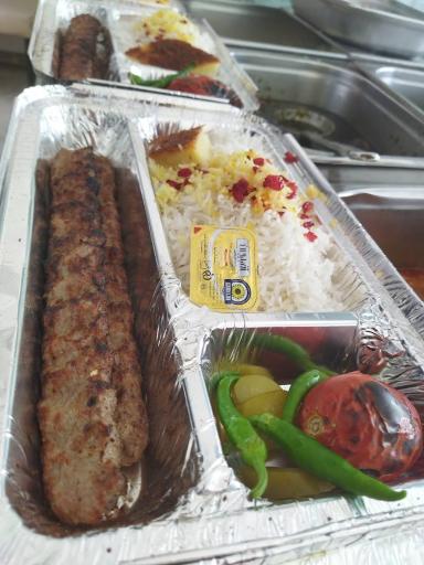 عکس تهیه غذا ستاره طلایی