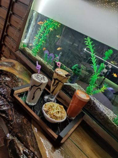 عکس کافه گل بهشت گمشده