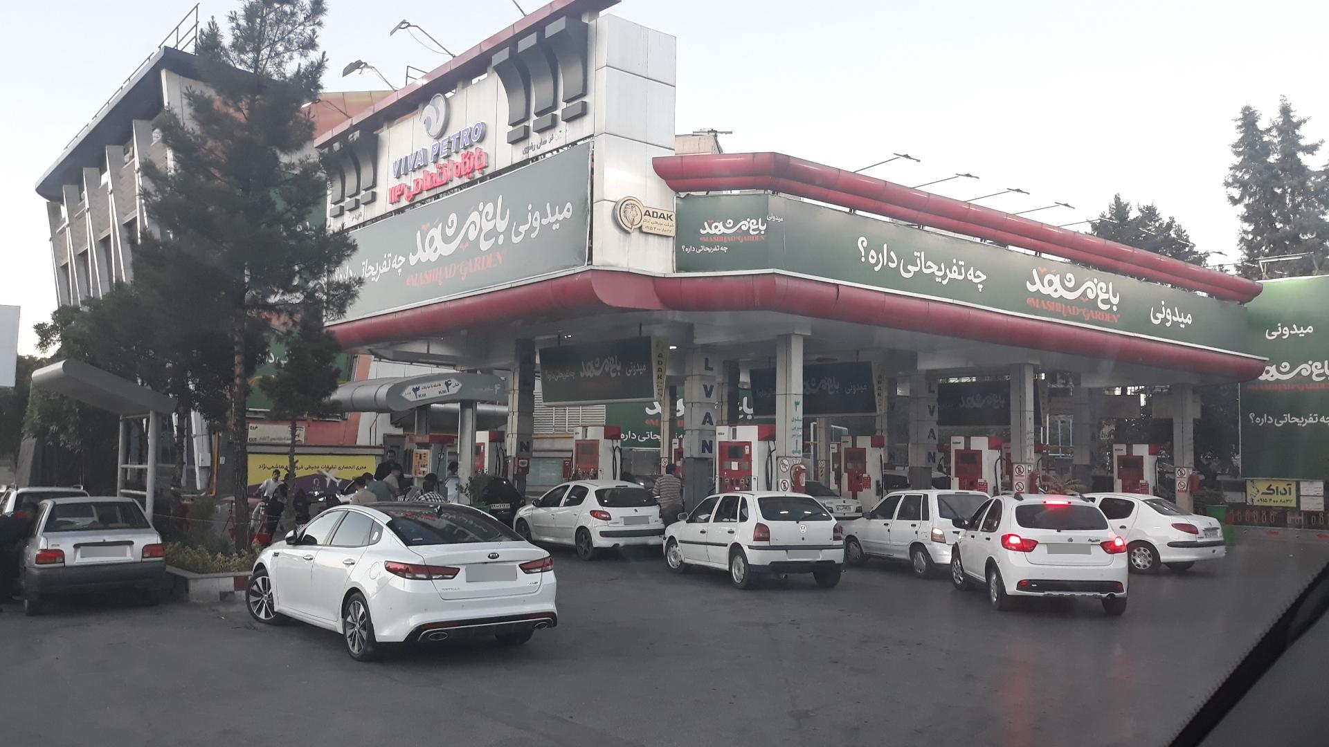 عکس پمپ بنزین میدان جمهوری