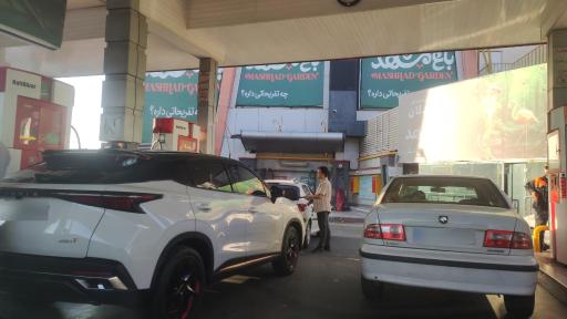 عکس پمپ بنزین میدان جمهوری
