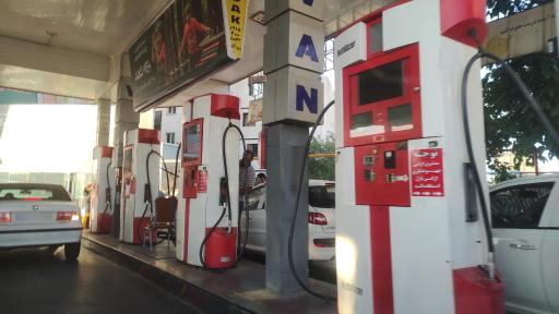 عکس پمپ بنزین میدان جمهوری