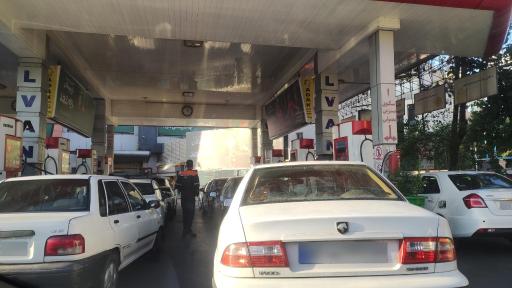 عکس پمپ بنزین میدان جمهوری