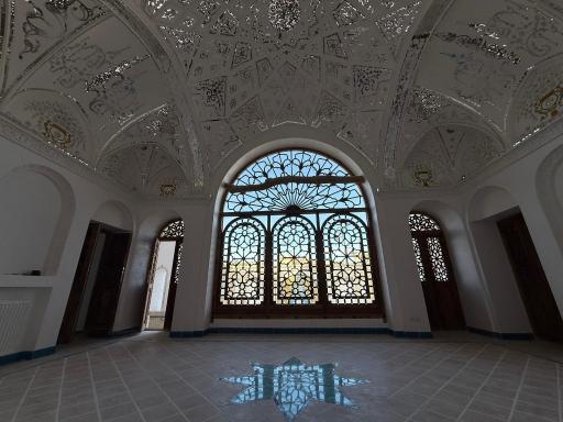 عکس عمارت ماهینه