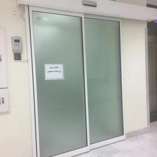 عکس گروه دربهای اتوماتیک شیشه ای ساکن
